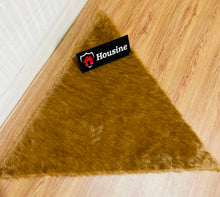 Load image into Gallery viewer, Golden Small_Fur Triangle Faux Fur Rug, Luxury Fluffy Area Rug - 90x90 cm