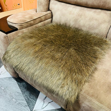 Load image into Gallery viewer, Animal Color Faux Fur Mat, Luxury Fluffy Area Rug - 2x2 feet
