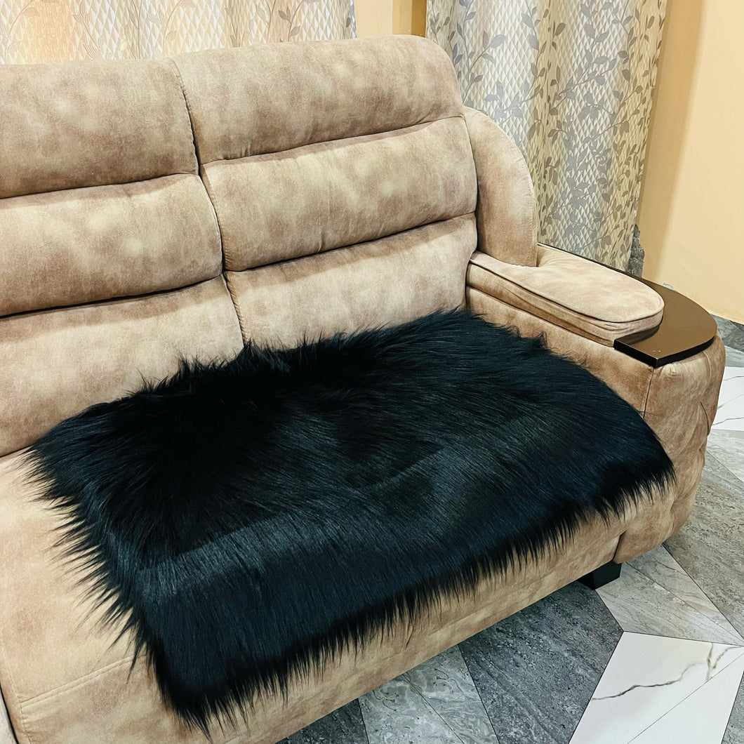 Black Faux Fur Mat, Luxury Fluffy Area Rug - 2x3 feet