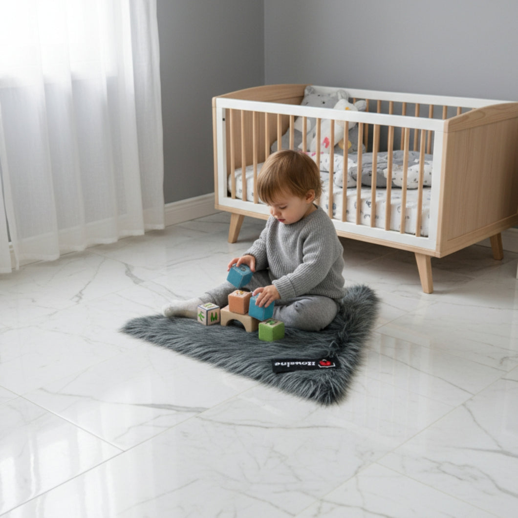 Grey Triangle Faux Fur Rug, Luxury Fluffy Area Rug - 90x90 cm
